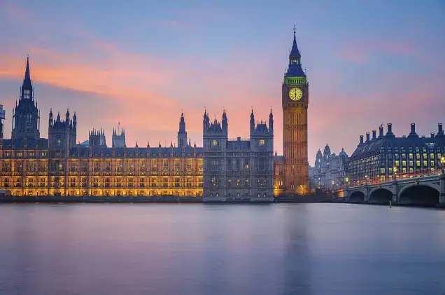 Palácio de Westminster e Big Ben em Londres