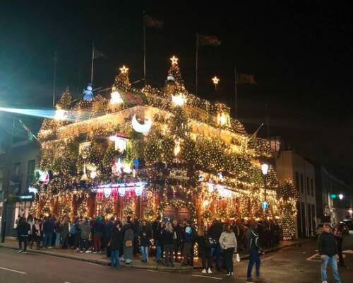 Pub The Churchill Arms - Fachada no Natal