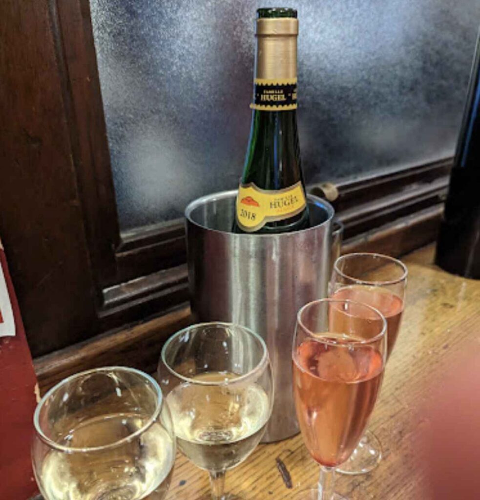 Champagne no pub The French House