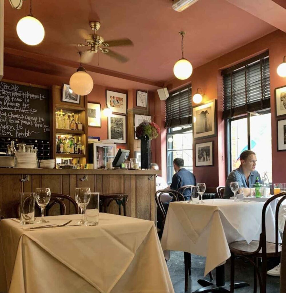 Interior do pub The French House
