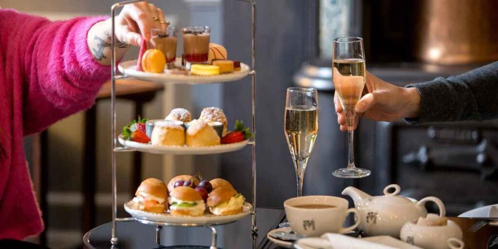 Famoso afternoon tea, típico de Londres
