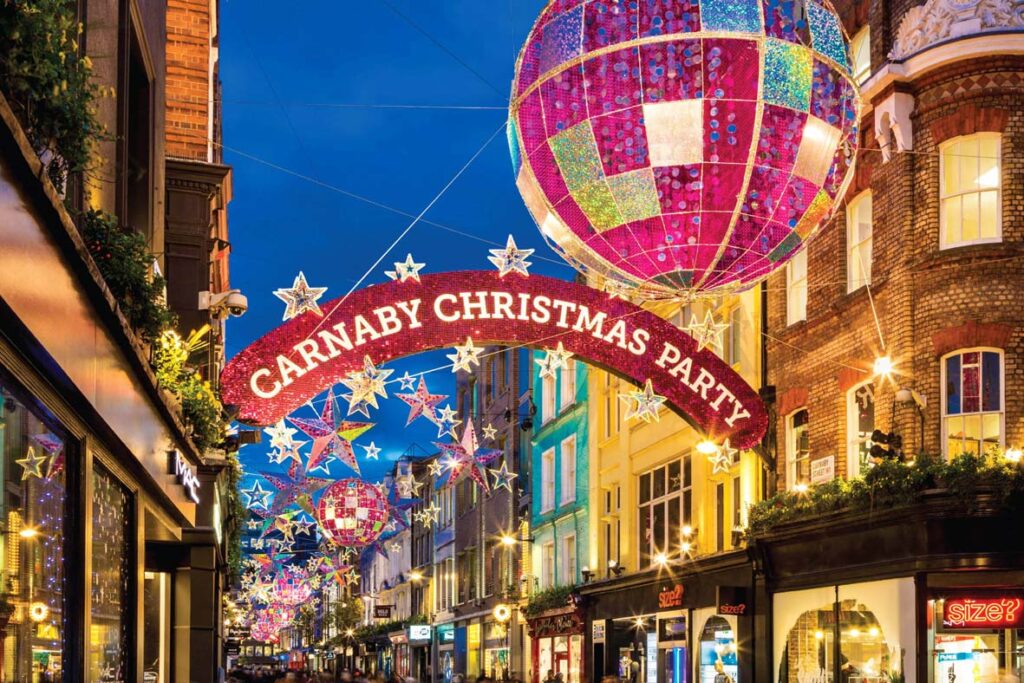 Letreiro da Carnaby Street decorado para o Natal